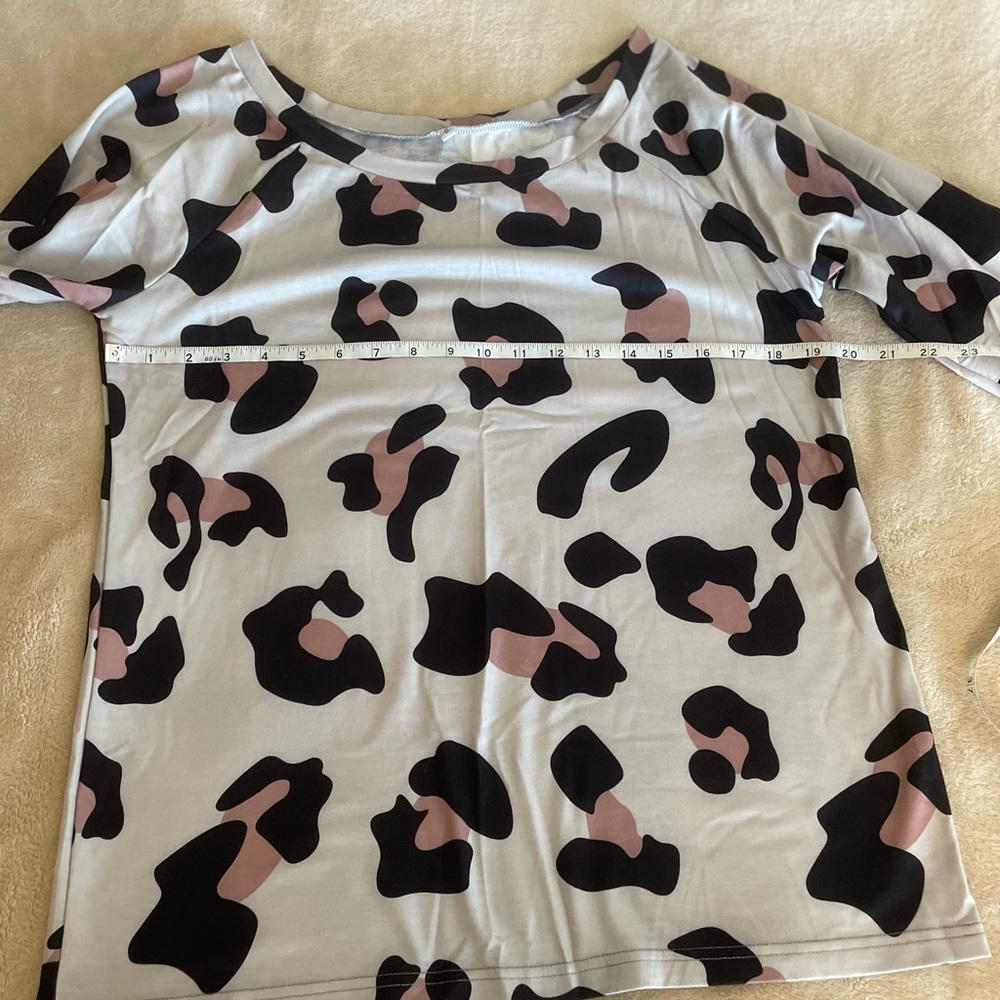 Off the Shoulder Animal Print Lightweight Sweater - Size S & M - Picture 13 of 15